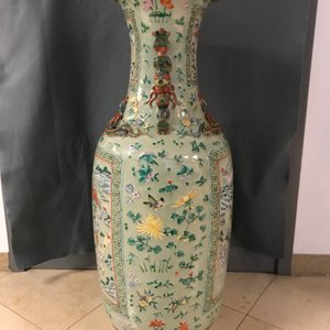 Une paire de grands vases en porcelaine de Chine famille verte à fond céladon, 19ème — photo 14
