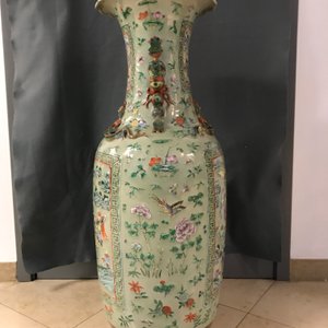 Une paire de grands vases en porcelaine de Chine famille verte à fond céladon, 19ème — photo 34
