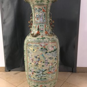 Une paire de grands vases en porcelaine de Chine famille verte à fond céladon, 19ème — photo 40