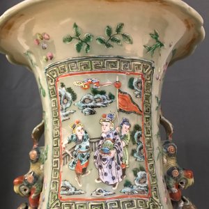 Une paire de grands vases en porcelaine de Chine famille verte à fond céladon, 19ème — photo 41