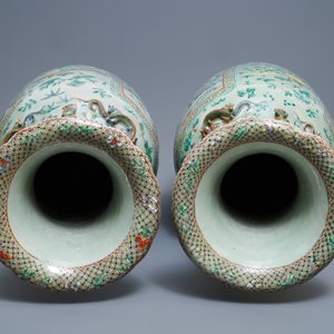 Une paire de grands vases en porcelaine de Chine famille verte à fond céladon, 19ème — photo 5