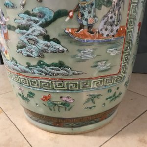 Une paire de grands vases en porcelaine de Chine famille verte à fond céladon, 19ème — photo 51