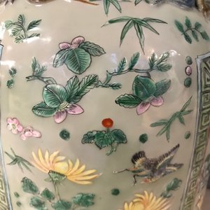Une paire de grands vases en porcelaine de Chine famille verte à fond céladon, 19ème — photo 57