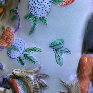 Une paire de grands vases en porcelaine de Chine famille verte à fond céladon, 19ème — photo 66