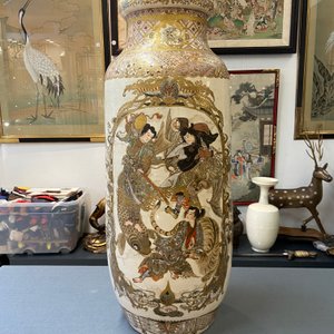 Une paire de grands vases en porcelaine de Satsuma, Japon, Meiji, 19ème — photo 15