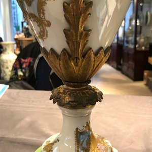 Une paire de grands vases en porcelaine de Sèvres aux montures en bronze, France, 19ème — photo 22