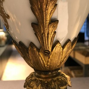 Une paire de grands vases en porcelaine de Sèvres aux montures en bronze, France, 19ème — photo 42