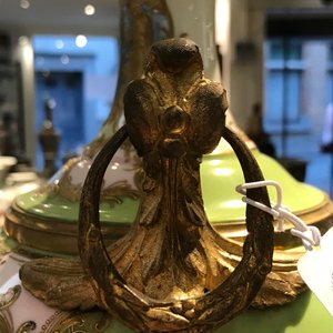 Une paire de grands vases en porcelaine de Sèvres aux montures en bronze, France, 19ème — photo 44