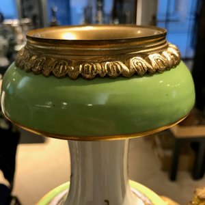 Une paire de grands vases en porcelaine de Sèvres aux montures en bronze, France, 19ème — photo 53