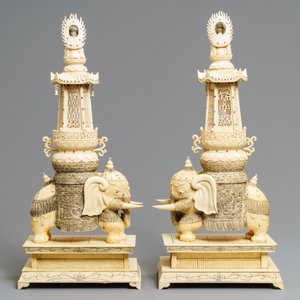 Une paire de groupes en ivoire incrusté figurant Bouddha et Guanyin sur un éléphant, vers 1900 — photo 3