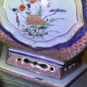 Une paire de jardinières de forme hexagonale en porcelaine de Chine famille verte, Kangxi/Yongzheng — photo 30