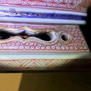 Une paire de jardinières de forme hexagonale en porcelaine de Chine famille verte, Kangxi/Yongzheng — photo 10