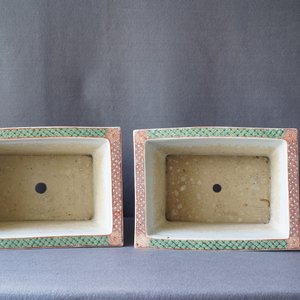 Une paire de jardinières de forme rectangulaire en porcelaine de Chine famille rose, 19ème — photo 10