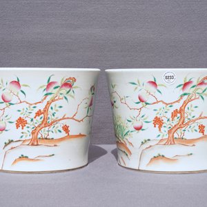 Une paire de jardinières en porcelaine de Chine famille rose à décor de pêches, 19ème — photo 11