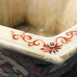 Une paire de jardinières en porcelaine de Chine famille rose de style Peranakan, 19ème — photo 29