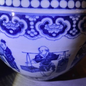 Une paire de jardinières en porcelaine de Chine famille rose et une en bleu et blanc, 19ème — photo 8