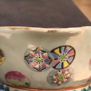 Une paire de jardinières et deux bols en porcelaine de Chine famille rose, 19ème — photo 18