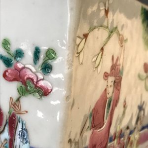 Une paire de jardinières et deux bols en porcelaine de Chine famille rose, 19ème — photo 20