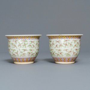 Une paire de jardinières et deux vases en porcelaine de Chine famille rose, 19/20ème — photo 10