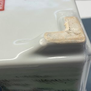 Une paire de jardinières sur supports en porcelaine de Chine famille rose, marque de Qianlong, République — photo 11