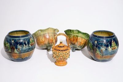 Une paire de jardinières, une paire de lampes à suspendre et une corbeille en poterie flamande, 20ème