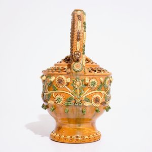 Une paire de jardinières, une paire de lampes à suspendre et une corbeille en poterie flamande, 20ème — photo 3