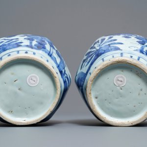 Une paire de jarres en porcelaine de Chine bleu et blanc à décor d'oiseaux, Wanli — photo 6