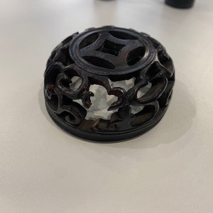Une paire de jarres et une théière couverte en porcelaine de Chine en bleu et blanc, Kangxi — photo 23