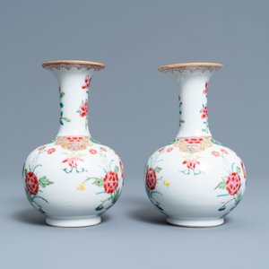 Une paire de kendis en porcelaine de Chine famille rose à décor de coqs, Qianlong — photo 5