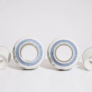 Une paire de lanternes en porcelaine de Chine coquille d'oeuf famille rose, République, 20ème — photo 5