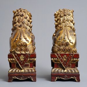 Une paire de lions bouddhistes en bois laqué et doré, Chine, 19ème — photo 5