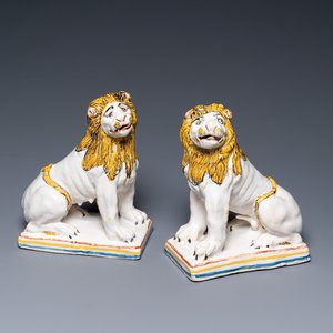 Une paire de lions en faïence polychrome de Rouen, 1ère moitié du 18ème — photo 1