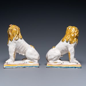 Une paire de lions en faïence polychrome de Rouen, 1ère moitié du 18ème — photo 4