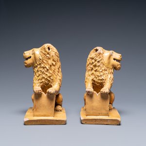 Une paire de lions en poterie flamande ou du nord de la France, signée et datée 1865 — photo 3