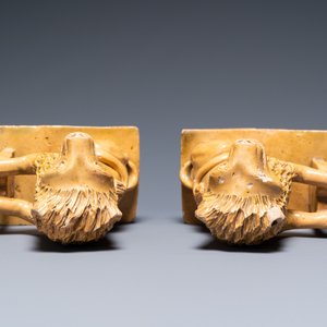 Une paire de lions en poterie flamande ou du nord de la France, signée et datée 1865 — photo 6