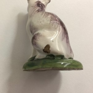 Une paire de miniatures de chats en faïence polychrome de Delft, 18ème — photo 12