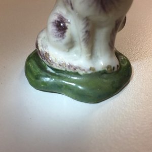 Une paire de miniatures de chats en faïence polychrome de Delft, 18ème — photo 9