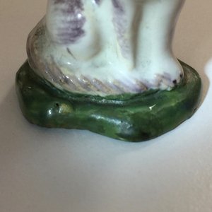 Une paire de miniatures de chats en faïence polychrome de Delft, 18ème — photo 10