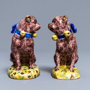 Une paire de modèles de carlins en faïence polychrome de Bruxelles, 2ème moitié du 18ème — photo 3