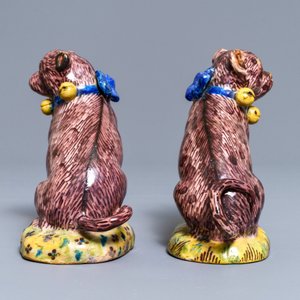 Une paire de modèles de carlins en faïence polychrome de Bruxelles, 2ème moitié du 18ème — photo 5