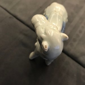 Une paire de modèles de chevaux en porcelaine de Chine bleu et blanc, Qianlong — photo 7