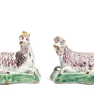 Une paire de modèles de chèvres en faïence de Delft polychrome, 18ème — photo 1