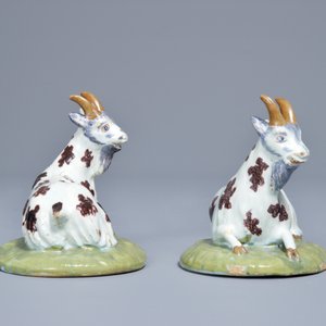 Une paire de modèles de chèvres en faïence polychrome de Delft, 18ème — photo 5