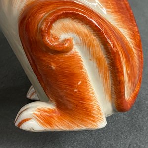 Une paire de modèles de chiens en porcelaine de Chine pour l'exportation, Qianlong — photo 18