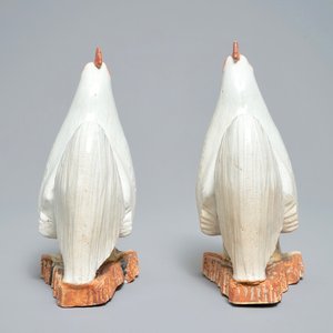 Une paire de modèles de coqs en porcelaine Arita de Japon, Edo, 17ème — photo 5