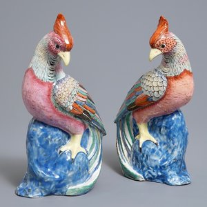 Une paire de modèles de faisants en porcelaine de Chine famille rose, 19/20ème — photo 1