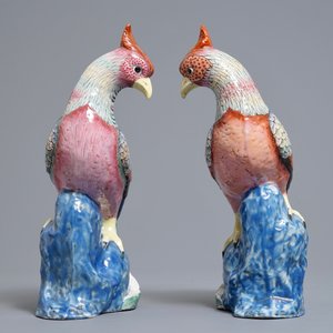 Une paire de modèles de faisants en porcelaine de Chine famille rose, 19/20ème — photo 3