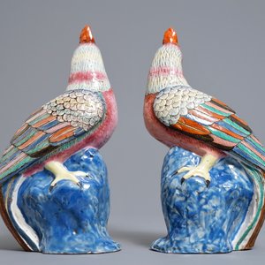 Une paire de modèles de faisants en porcelaine de Chine famille rose, 19/20ème — photo 4