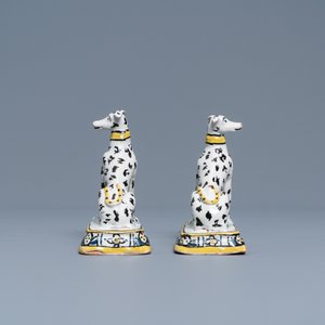 Une paire de modèles de lévriers en faïence polychrome de Bruxelles, vers 1800 — photo 5