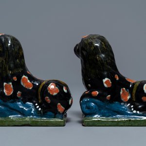Une paire de modèles de lions en faïence noire de Delft, 18/19ème — photo 5